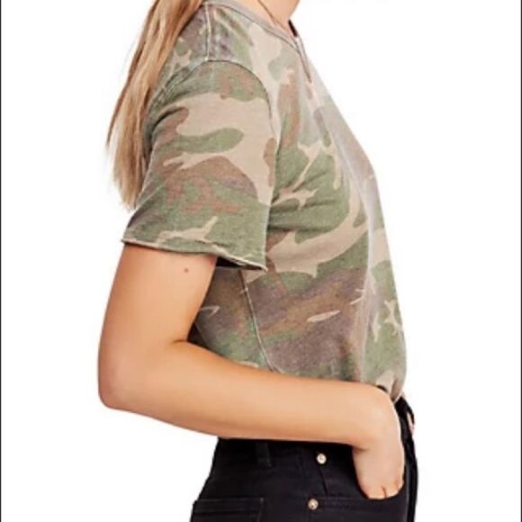 NWT Free People Camouflage T-shirt. Size XS - Picture 2 of 3